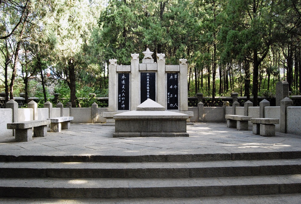 范明枢墓